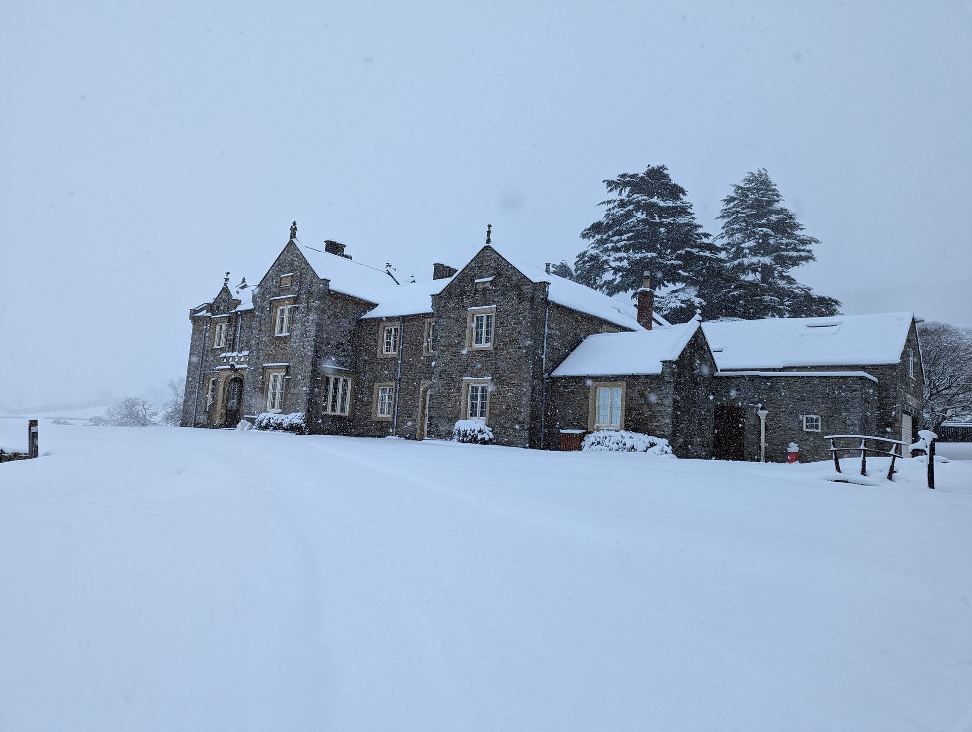 Pentrenant Hall - PXL 20230309 085347136